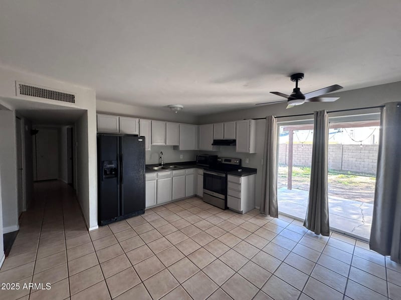2815 Banff Ln, Phoenix, AZ 85053