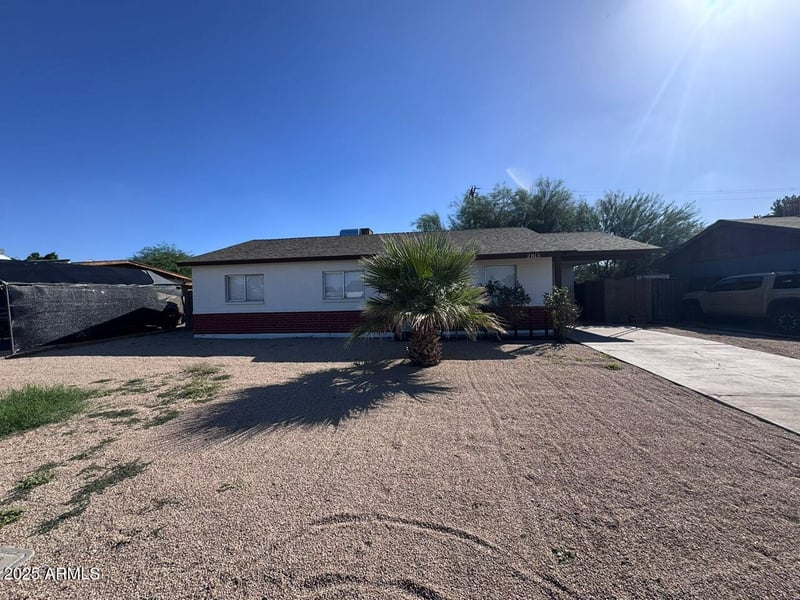 2815 Banff Ln, Phoenix, AZ 85053