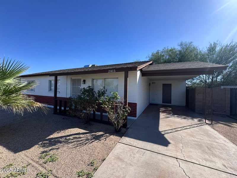2815 Banff Ln, Phoenix, AZ 85053