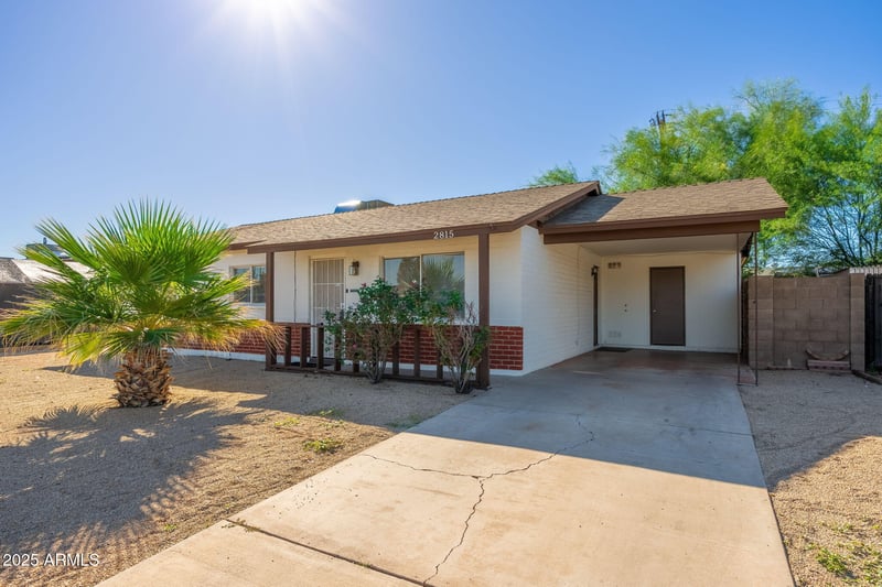 2815 Banff Ln, Phoenix, AZ 85053