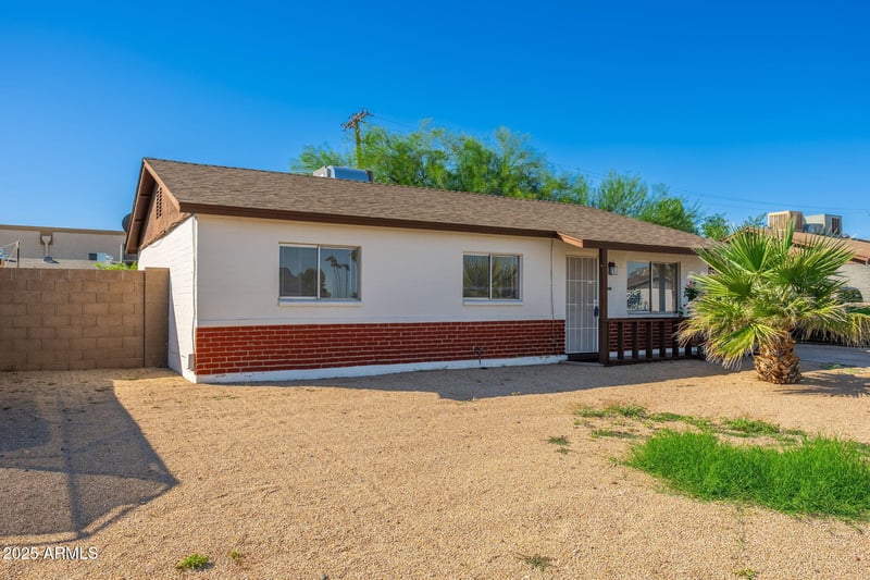 2815 Banff Ln, Phoenix, AZ 85053