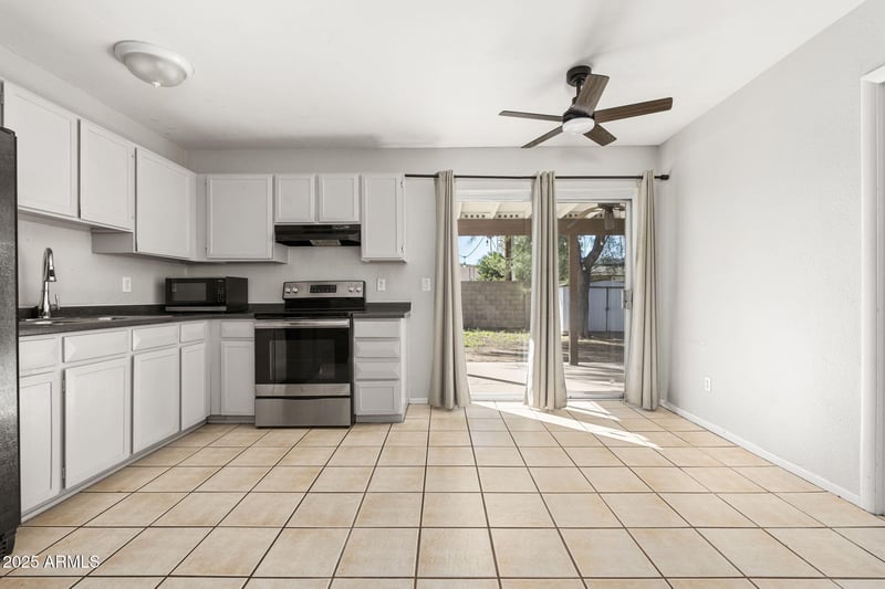 2815 Banff Ln, Phoenix, AZ 85053