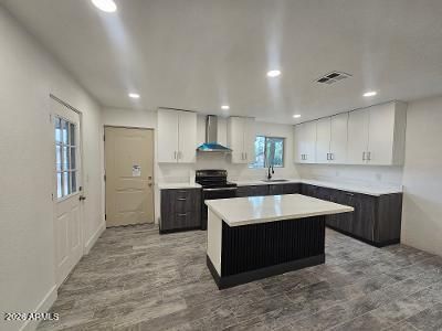 2815 N 48th Ln, Phoenix, AZ 85035