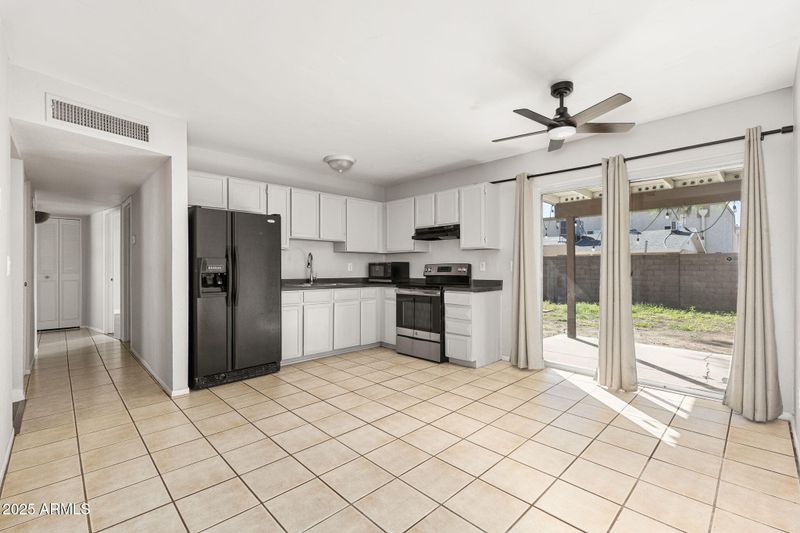 2815 W Banff Ln, Phoenix, AZ 85053