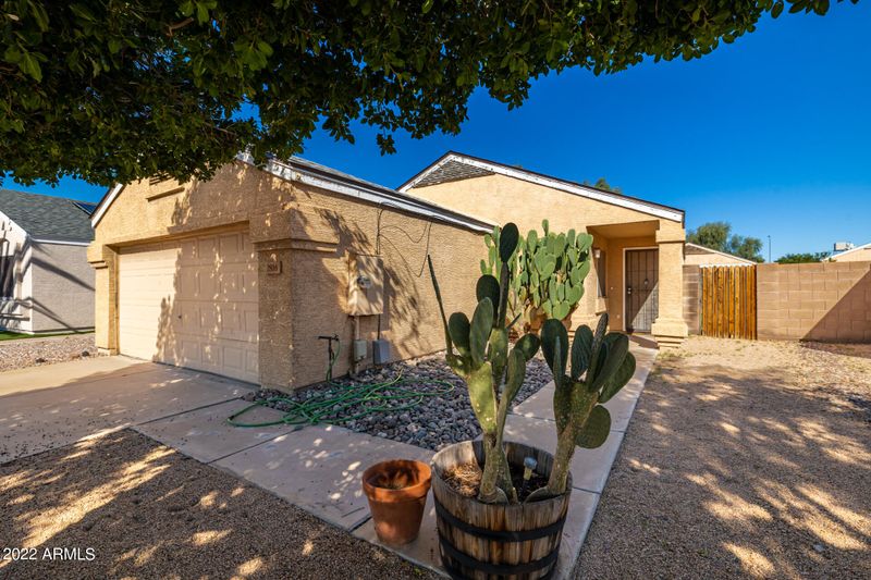 2816 W Angela Dr, Phoenix, AZ 85053