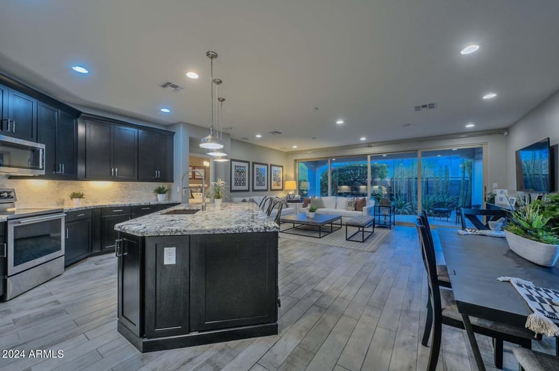 2817 E Hidalgo Ave, Phoenix, AZ 85040