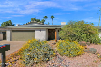 2818 Calaveros Dr, Phoenix, AZ 85028