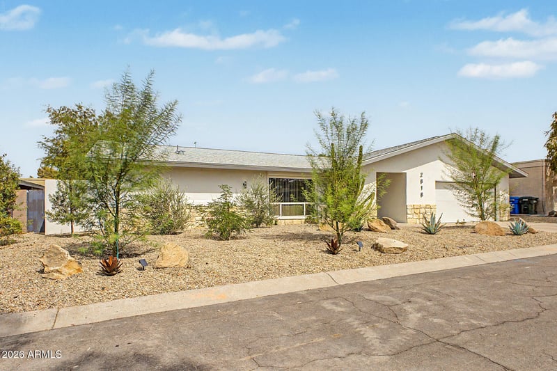 2818 E Malapai Dr, Phoenix, AZ 85028