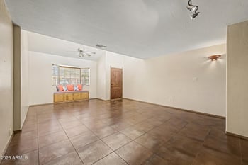 2818 Paradise Dr, Phoenix, AZ 85028