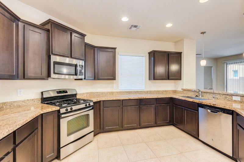 282 E Jade Dr, Chandler, AZ 85286