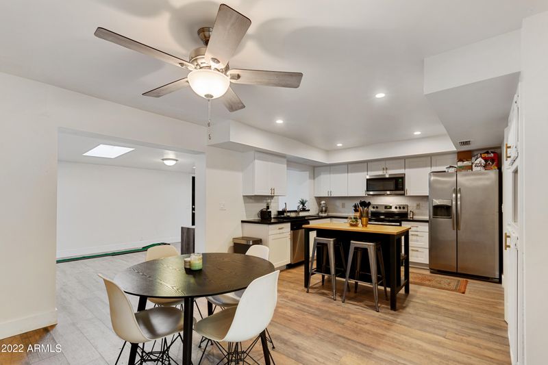 2820 E Clarendon Ave, Phoenix, AZ 85016
