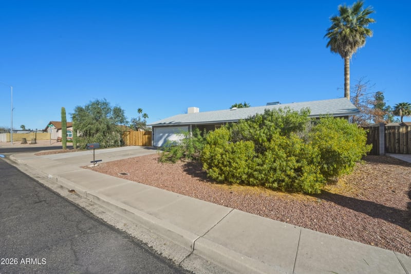 2820 Inverness Ave, Mesa, AZ 85204