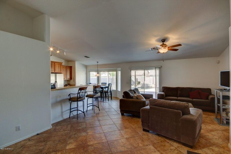 2820 W Pecan Rd, Phoenix, AZ 85041