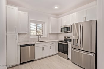 2820 White Feather Ln, Phoenix, AZ 85085