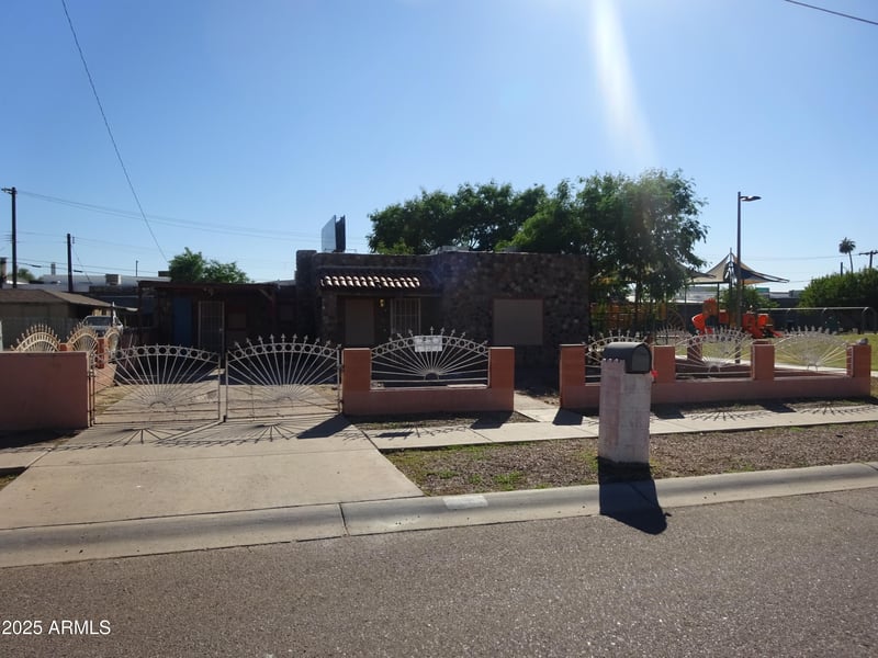 2821 E Adams St, Phoenix, AZ 85034
