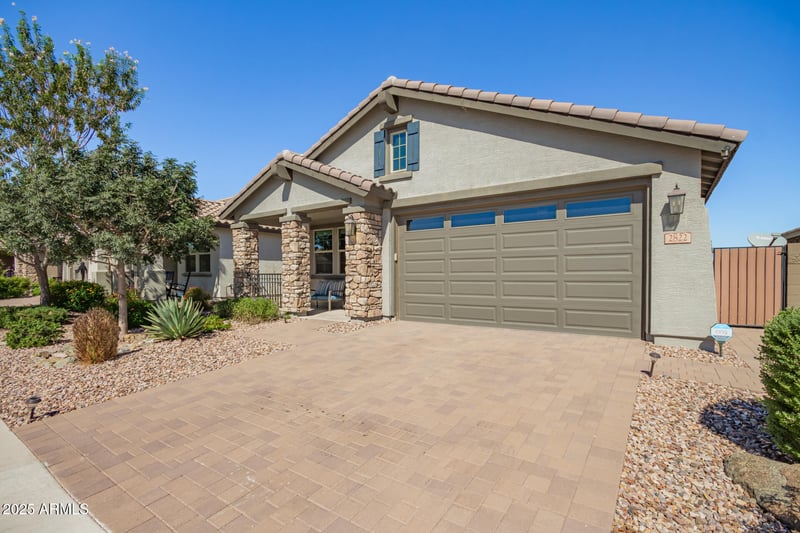 2822 Blue River Dr, San Tan Valley, AZ 85144