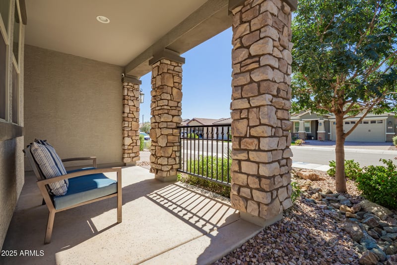 2822 Blue River Dr, San Tan Valley, AZ 85144