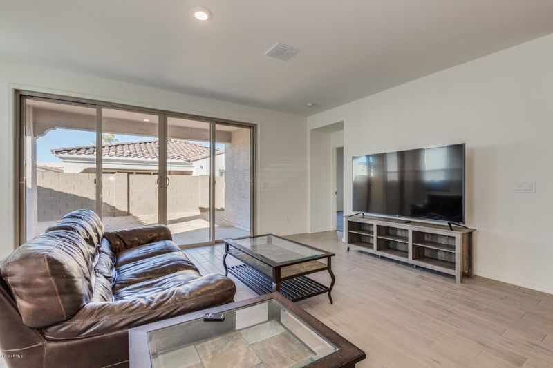 2822 E Fraktur Rd, Phoenix, AZ 85040