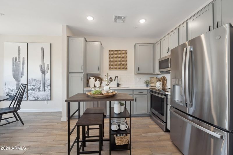 2822 W Red Fox Rd, Phoenix, AZ 85085