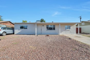 2823 Banff Ln, Phoenix, AZ 85053