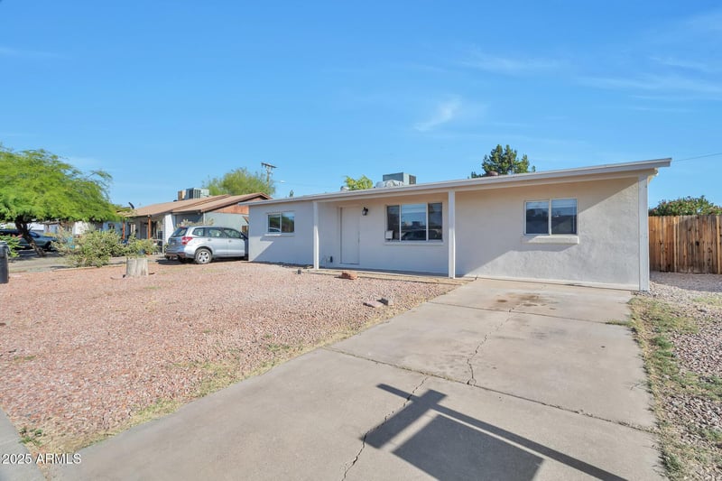 2823 Banff Ln, Phoenix, AZ 85053