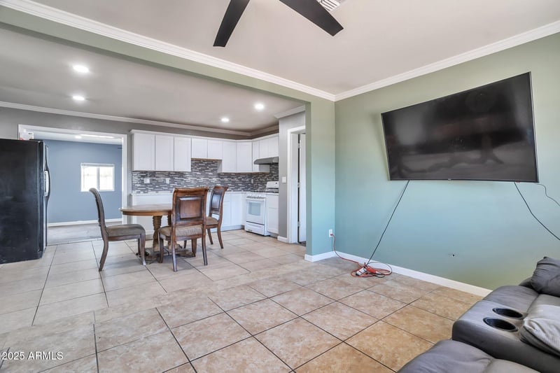 2823 Banff Ln, Phoenix, AZ 85053