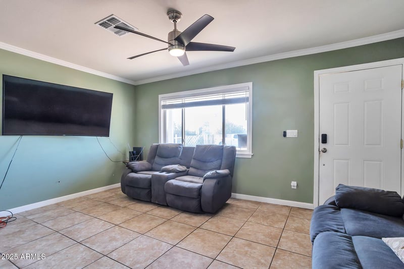 2823 Banff Ln, Phoenix, AZ 85053