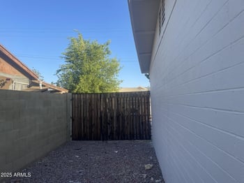 2823 Banff Ln, Phoenix, AZ 85053