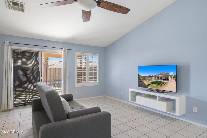 2823 E Blackhawk Dr, Phoenix, AZ 85050