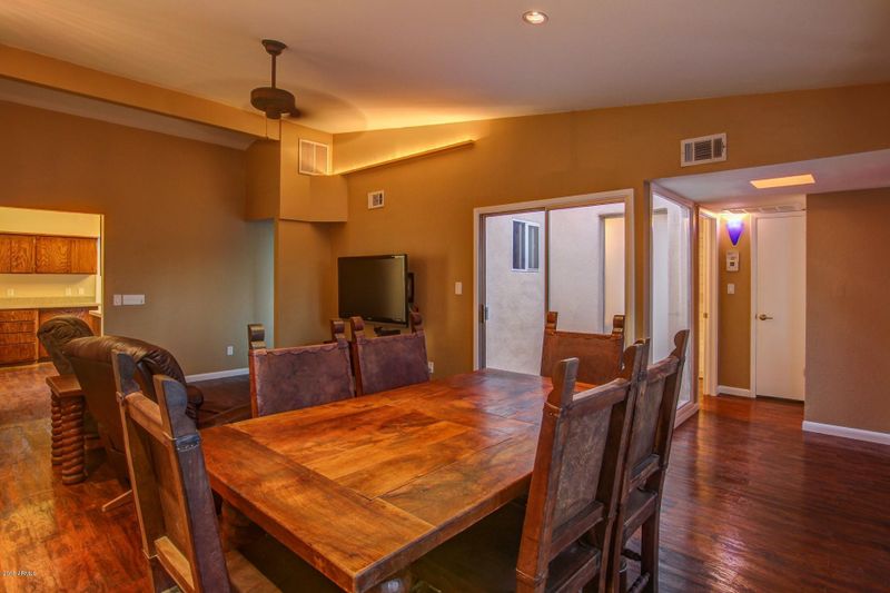 2823 N 49th St, Phoenix, AZ 85008