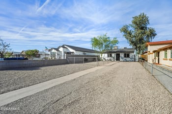 2824 Chipman Rd, Phoenix, AZ 85040