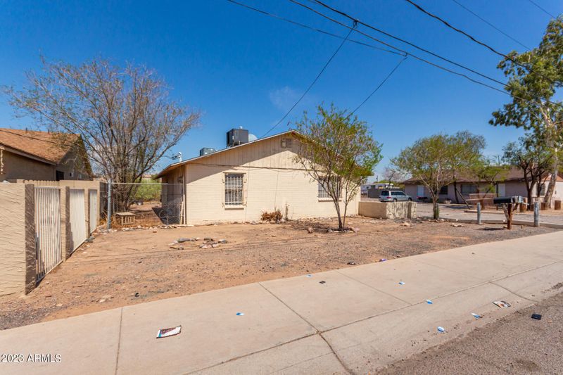 2824 E Wier Ave, Phoenix, AZ 85040