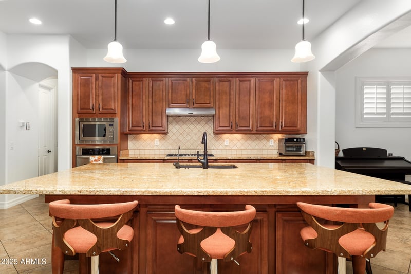 2825 E Harwell Rd, Phoenix, AZ 85042