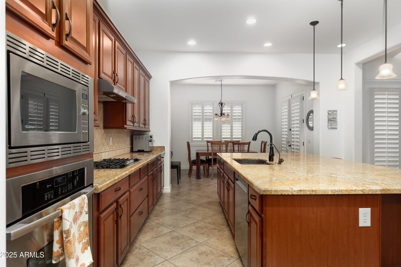 2825 E Harwell Rd, Phoenix, AZ 85042