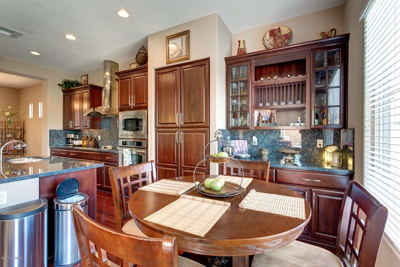 2825 E Honeysuckle Pl, Chandler, AZ 85286
