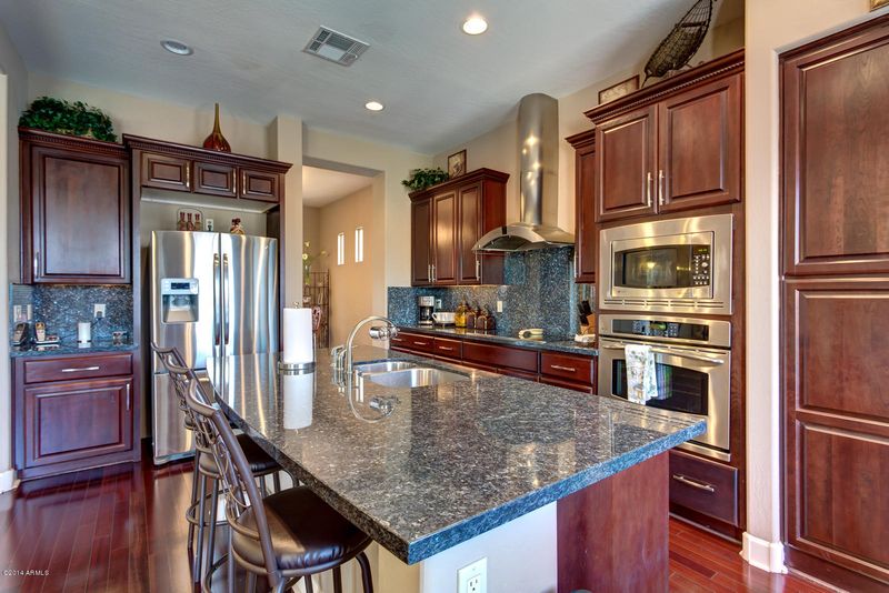 2825 E Honeysuckle Pl, Chandler, AZ 85286