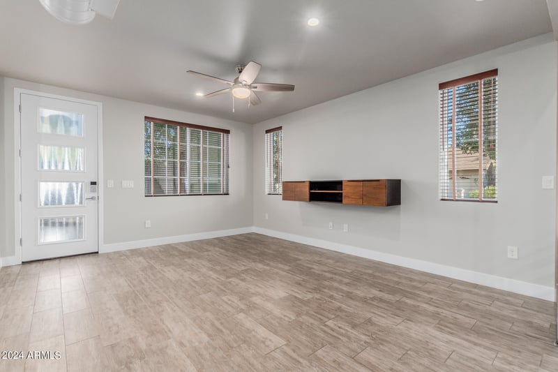 2825 N 42nd St #8, Phoenix, AZ 85008