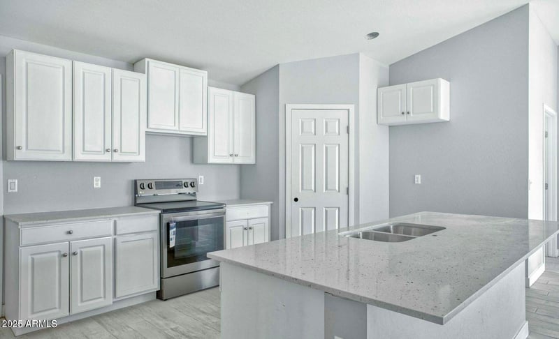 2825 Pueblo Ave, Phoenix, AZ 85040