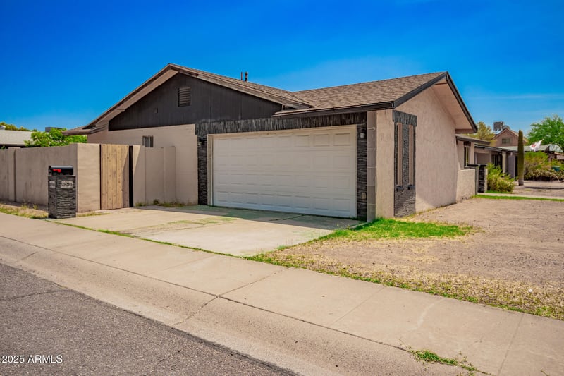 2826 Cactus Rd, Phoenix, AZ 85032