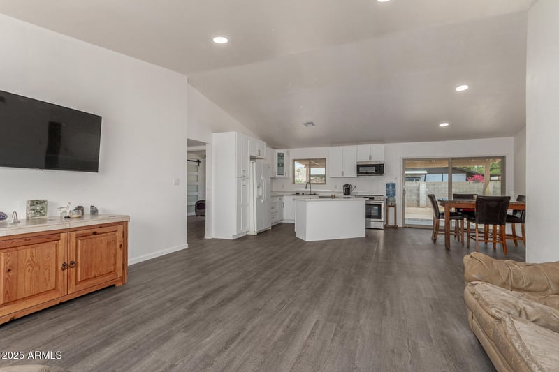 2826 Cactus Rd, Phoenix, AZ 85032