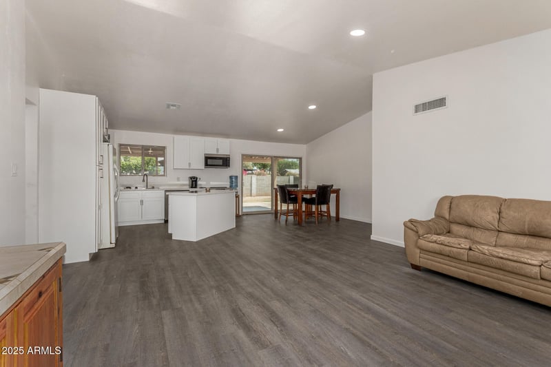 2826 Cactus Rd, Phoenix, AZ 85032