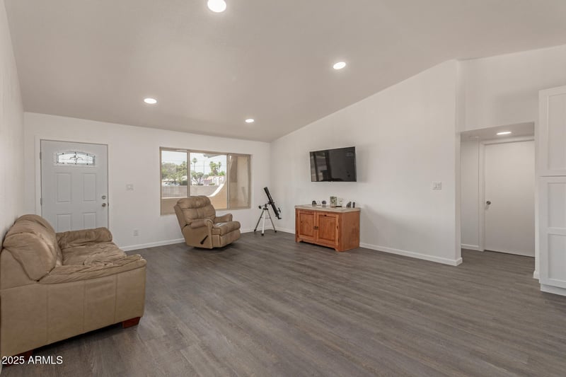 2826 Cactus Rd, Phoenix, AZ 85032