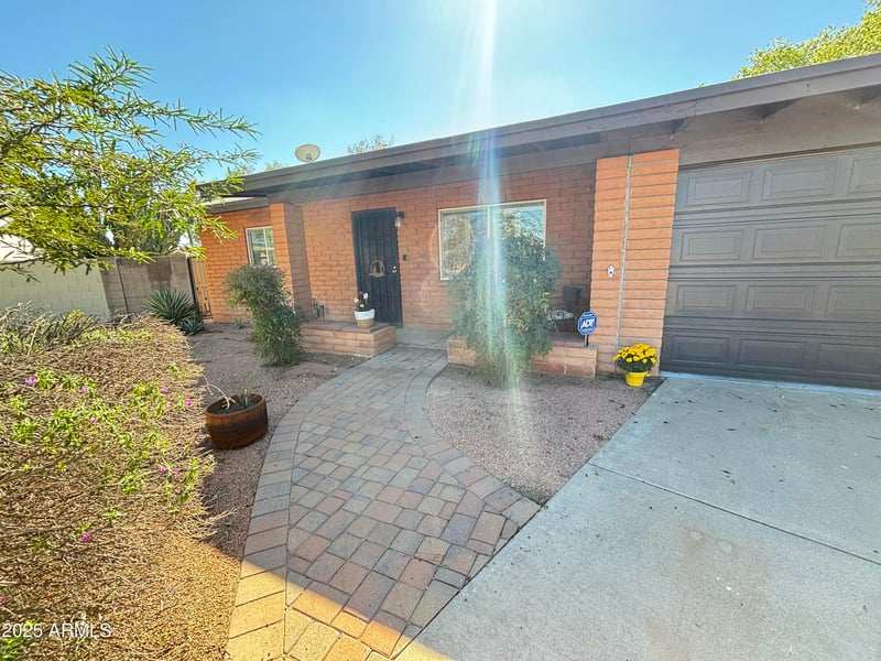 2827 Captain Dreyfus Ave, Phoenix, AZ 85032