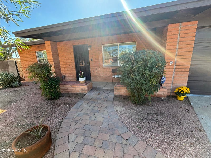2827 Captain Dreyfus Ave, Phoenix, AZ 85032