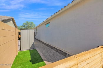 2827 Carson Rd, Phoenix, AZ 85041