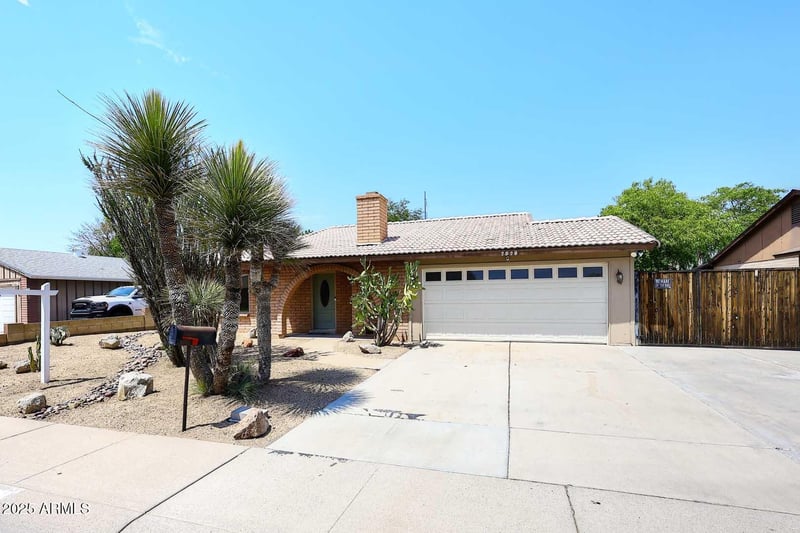 2828 Wagoner Rd, Phoenix, AZ 85053