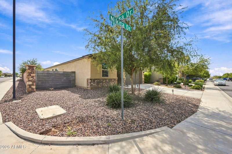 283 W Nikita Dr, San Tan Valley, AZ 85140