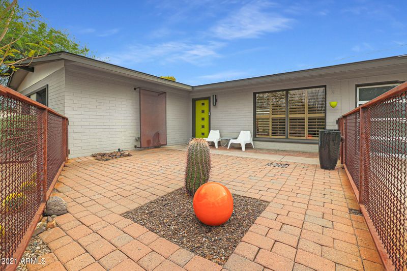 2831 E Turquoise Dr, Phoenix, AZ 85028