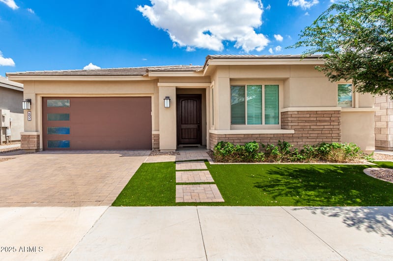 2831 Los Gatos Dr, Phoenix, AZ 85050