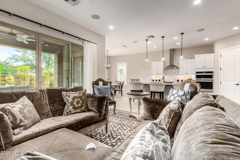 2831 Los Gatos Dr, Phoenix, AZ 85050